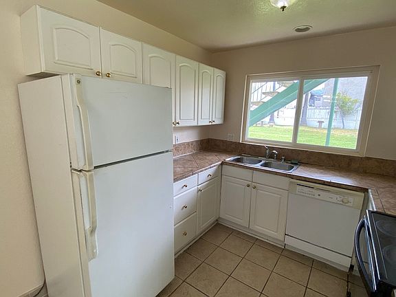 5th image of 908 S Sunshine Ave Unit 15