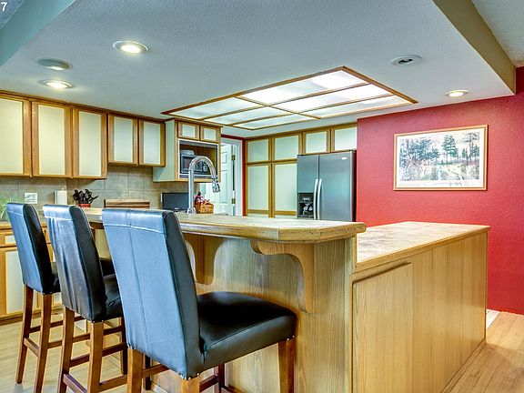 5th image of 4702 NE 104th St