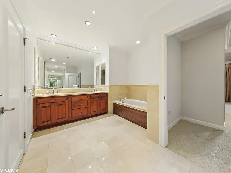 310 S Michigan Ave #202 — Photo 8