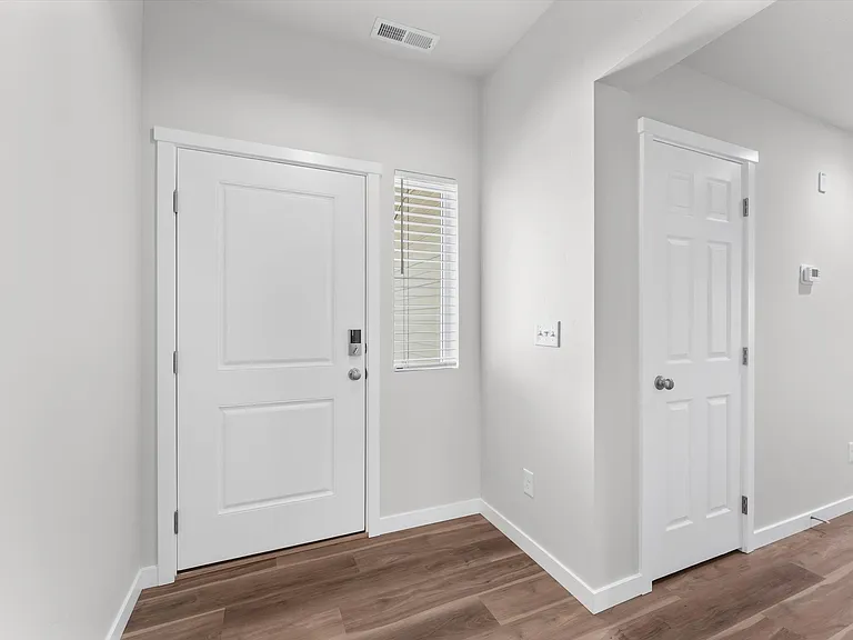 1576 Long Pond St — Photo 3