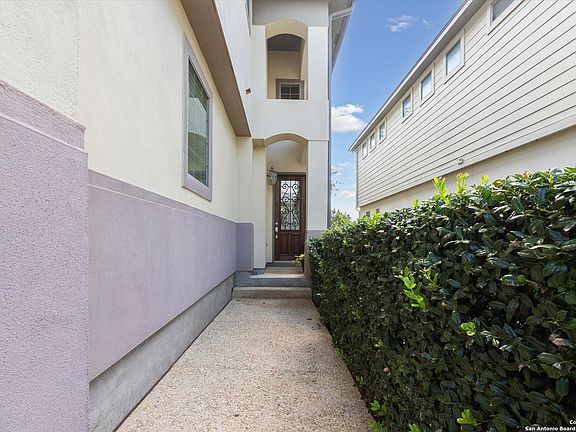 4th image of 21602 Andrews Garden