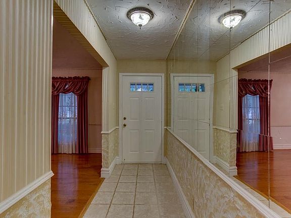 Front Entry Door_Hallway
