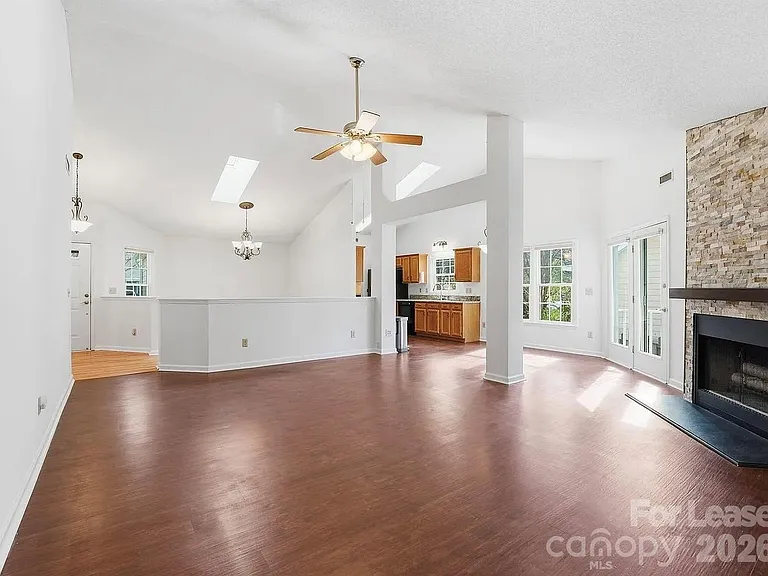 108 Kronos Ln — Photo 4