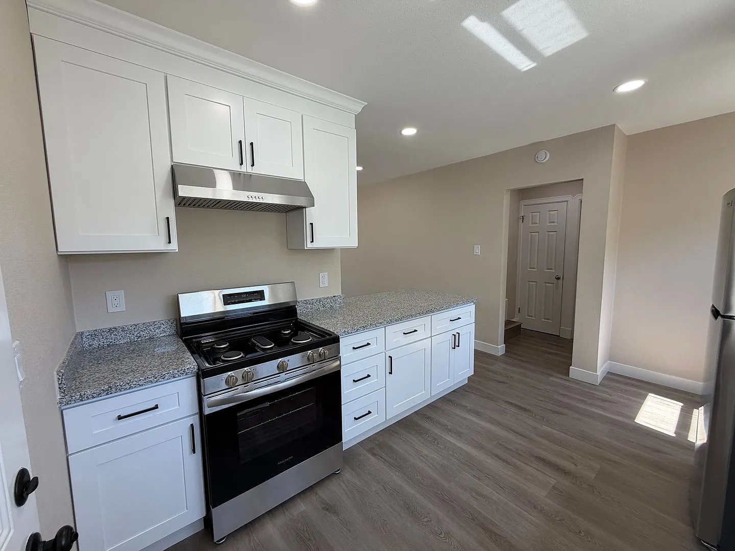 Quaint 1 bedroom and 1 bathroom home. Completely renovated rental! — Photo 2