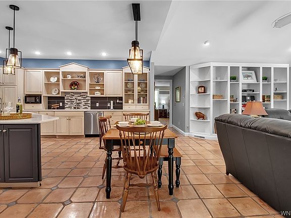 2nd image of 25 Lakeridge Dr