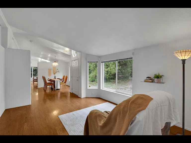 221 Harworth Rd — Photo 3