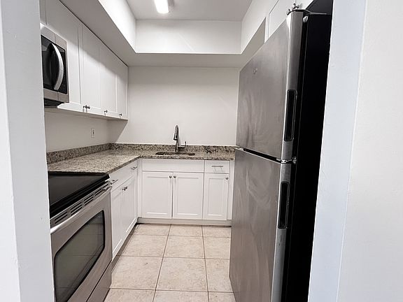 3rd image of 4529 NE 21st Ave APT 3