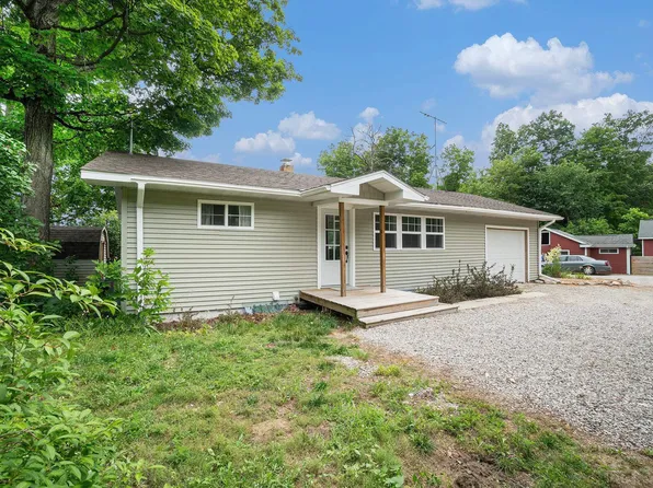 7457 Cairn Hwy, Elk Rapids, MI 49629