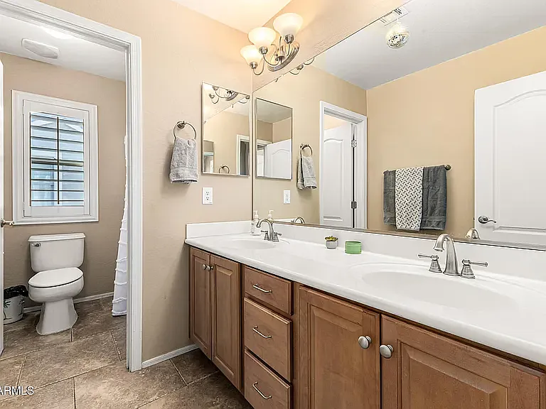 2858 E Shannon St — Photo 13