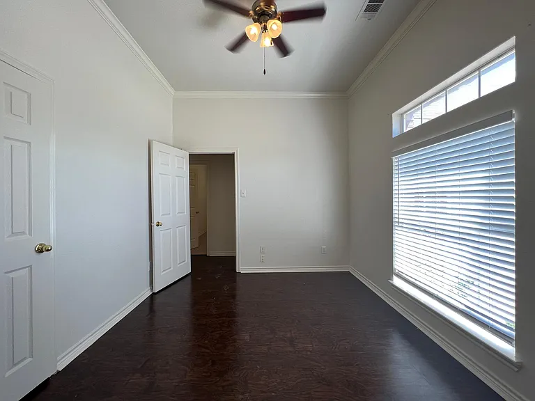 1141 Nickerson Ln — Photo 3