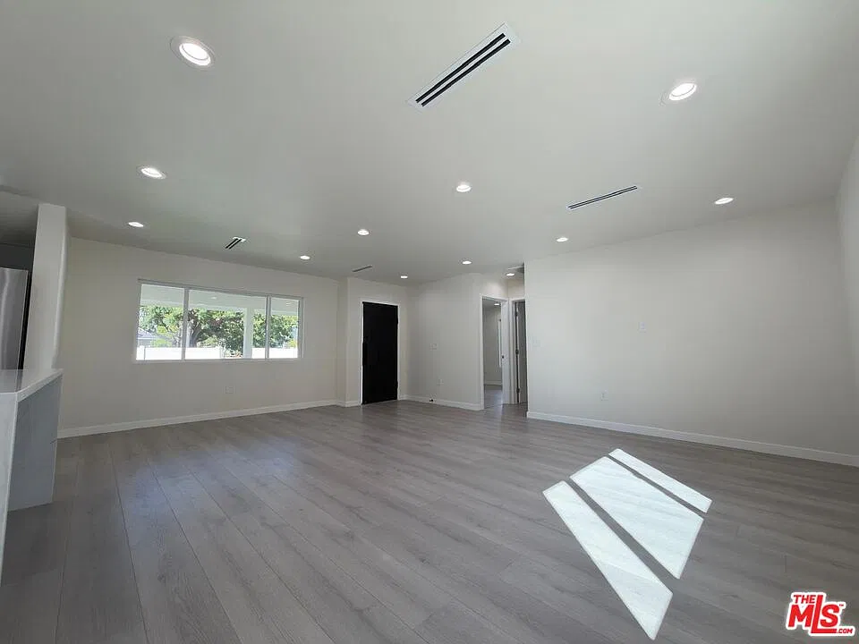 3 bed, 2.0 bath, 1500 sqft, $4,500 — Photo 3