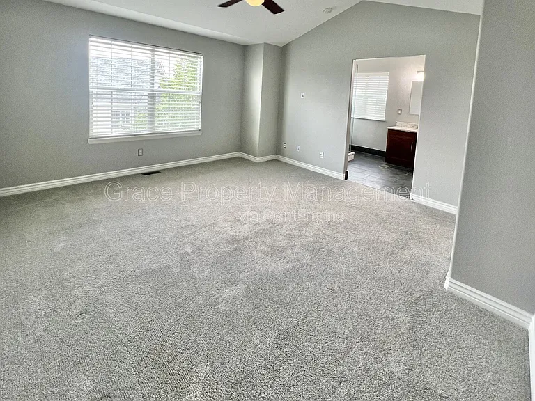 5574 S Buchanan St — Photo 12