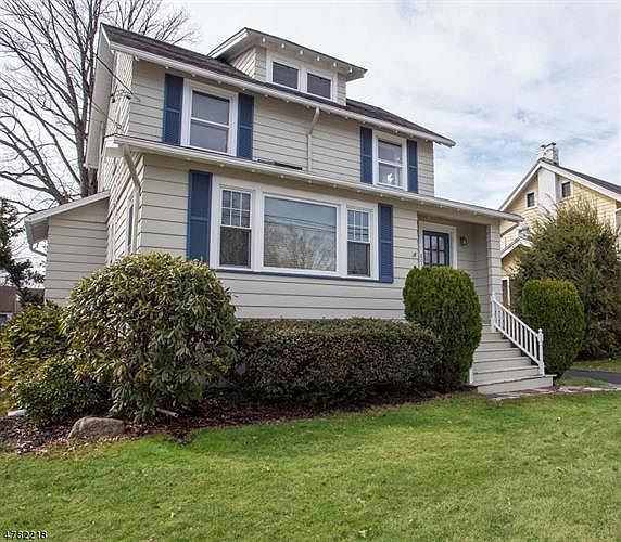 2nd image of 805 Embree Cres