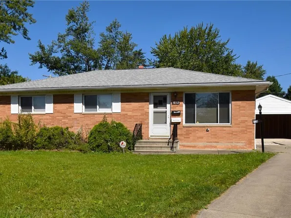 5832 Marra Dr, Bedford Heights, OH 44146