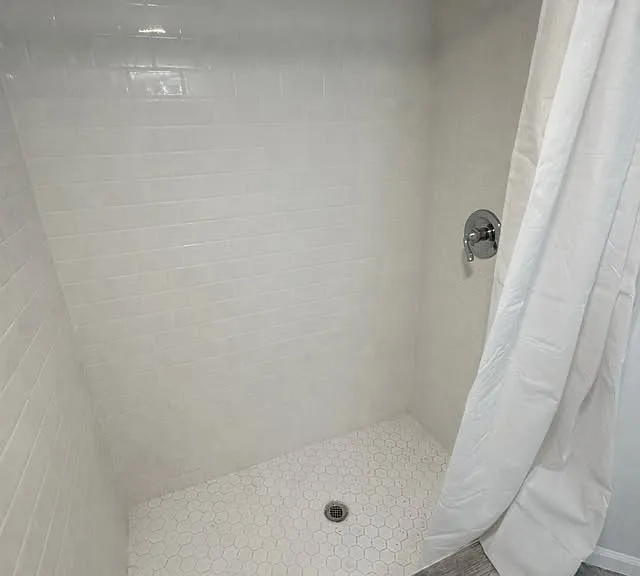 1523 W 18th St #BASEMENT — Photo 2