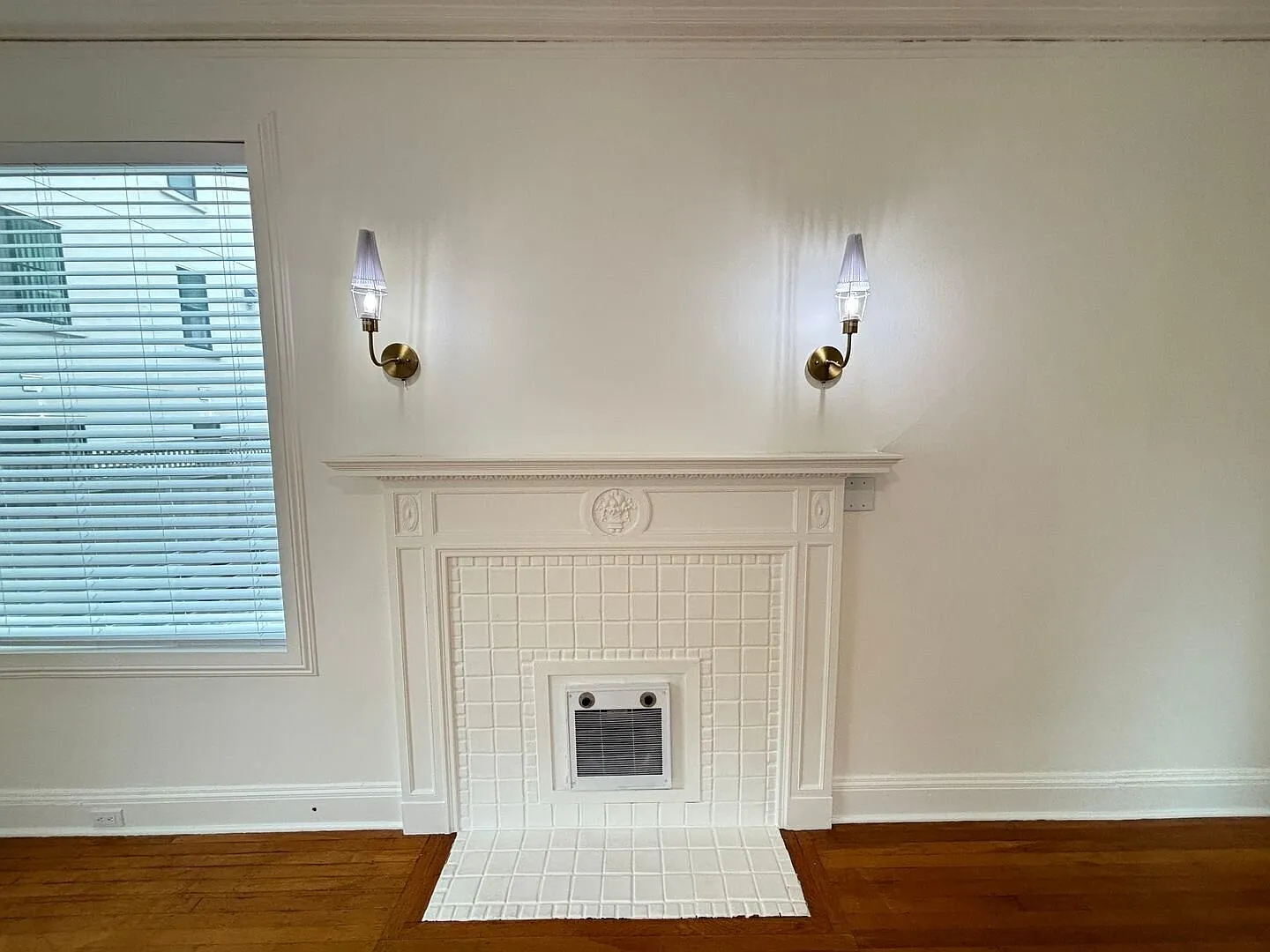 Huge remodeled three bed in great location. Laundry in unit and parking included! — Photo 3