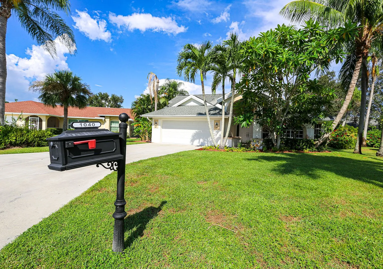 **Ask About The Two Weeks Free**Moon Lake Great Location Single Family Home With Pool Lake View U... — Photo 3