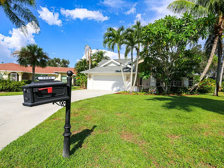 1040 Moon Lake Dr — Photo 3