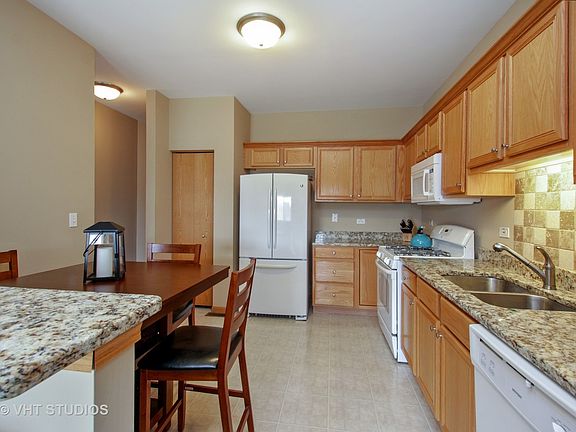 2nd image of 1735 Fieldstone Dr N