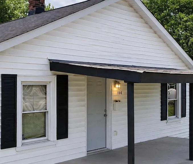 1414 E Washington St — Photo 1
