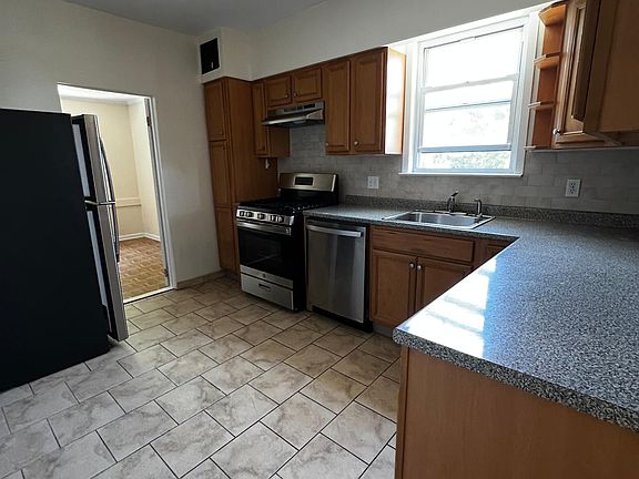 4th image of 115 Glover Ave #2