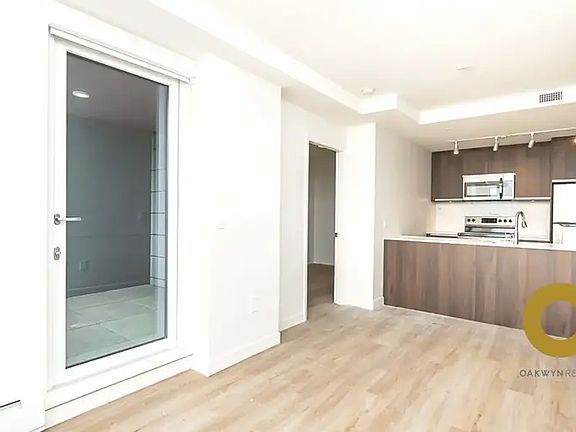 4th image of 6137 Cambie St #402