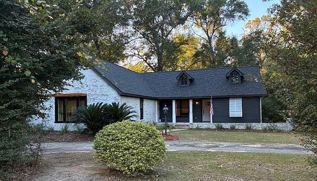 1st image of 1600 Dogwood Dr