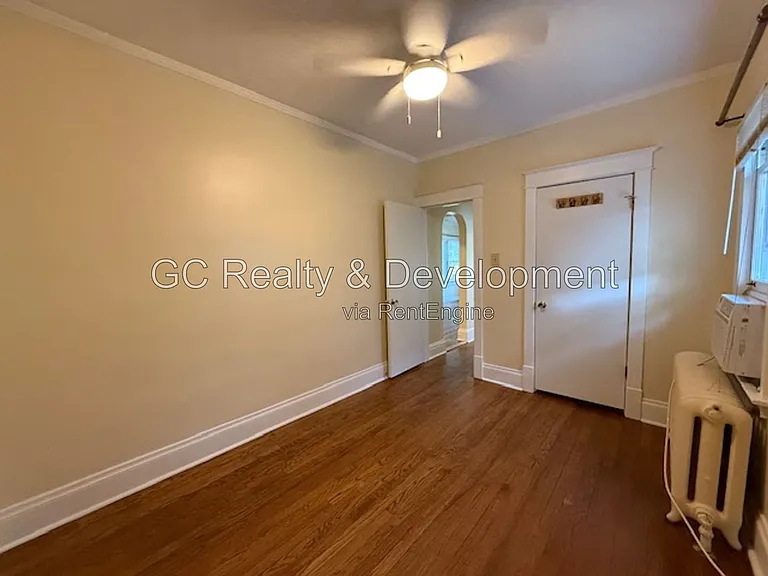 2415 Hastings Ave — Photo 11
