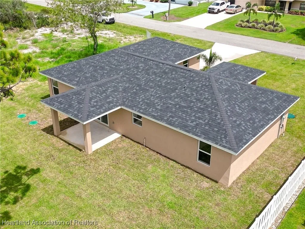 3 bed, 2.0 bath, 1349 sqft, $2,600 — Photo 1