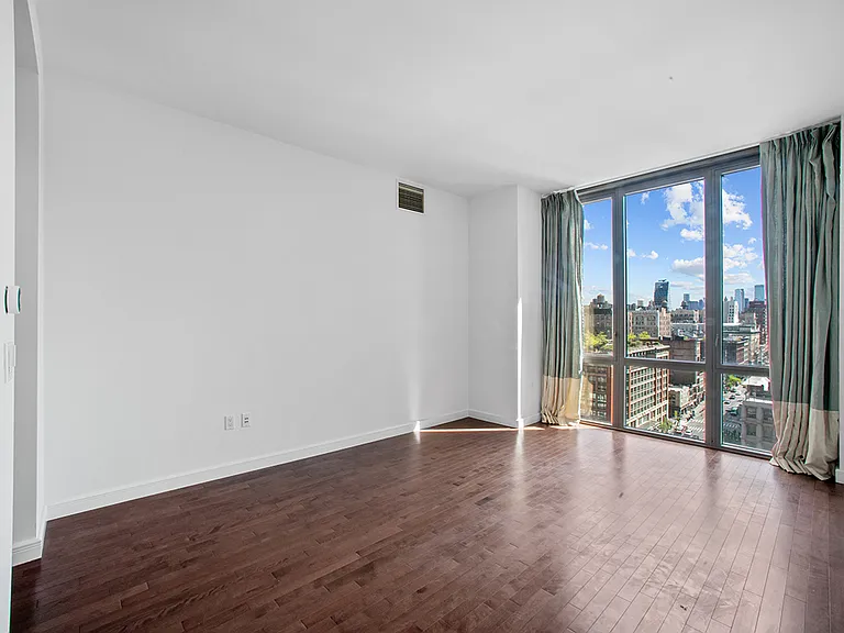 101 W 24th St #14D — Photo 6