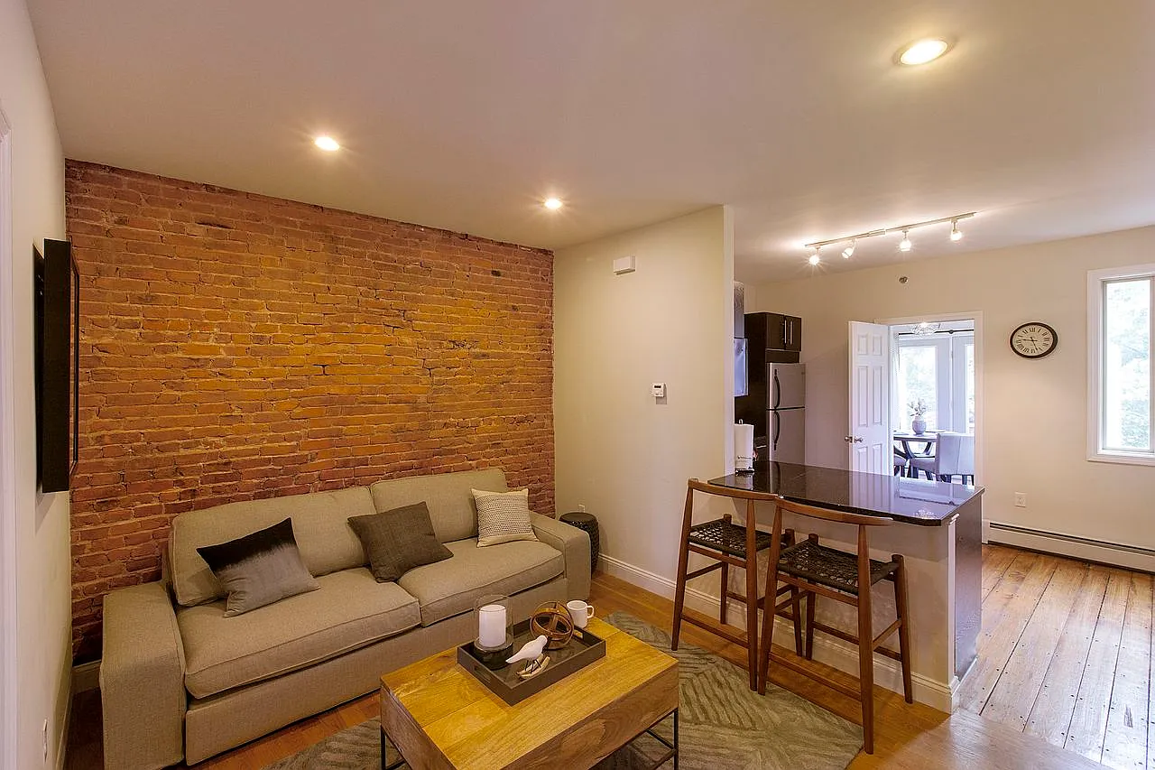 3 bed, 800 sqft, $5,000 — Photo 1