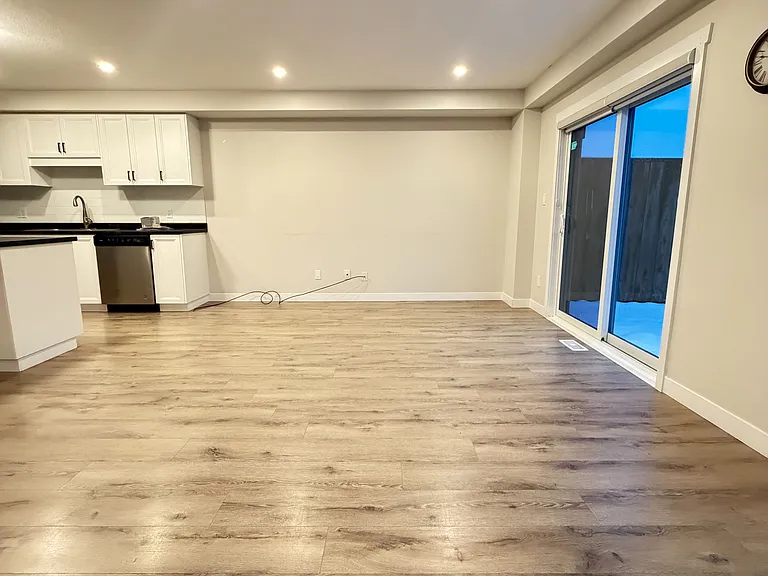 160 Stanley St #4 — Photo 8