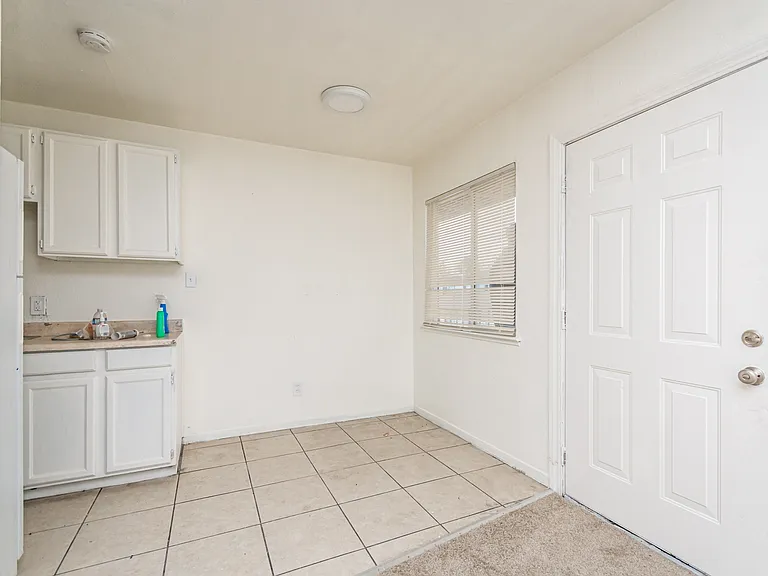 2562 Traction Ave #6 — Photo 10