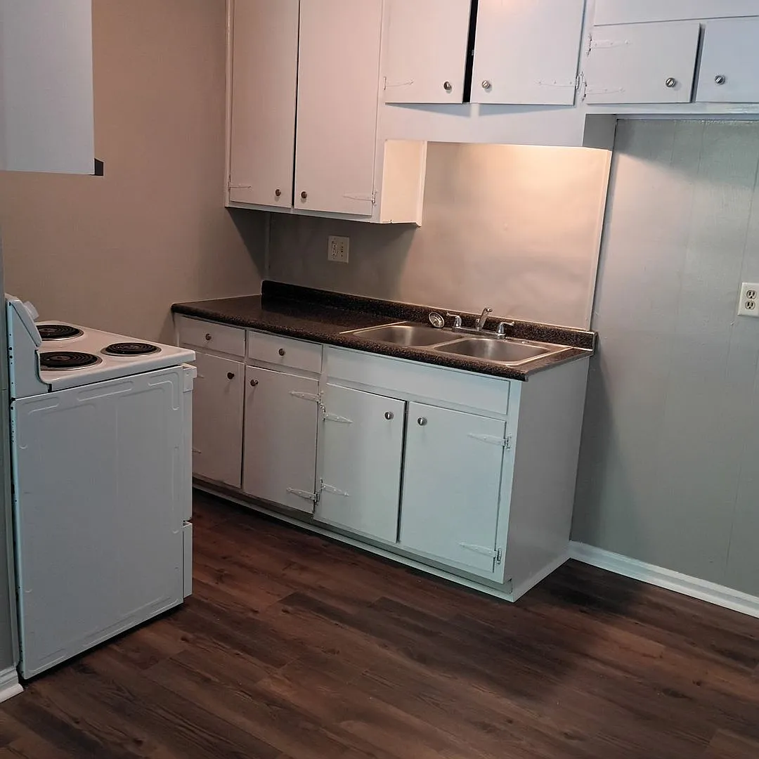 1880 Green Dr — Photo 2