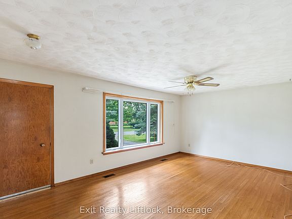 4th image of 745 Baltic Dr