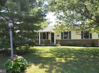 5 Meadow Ln, Hanover, PA 17331
