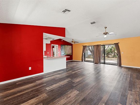 3rd image of 13419 Tyringham St