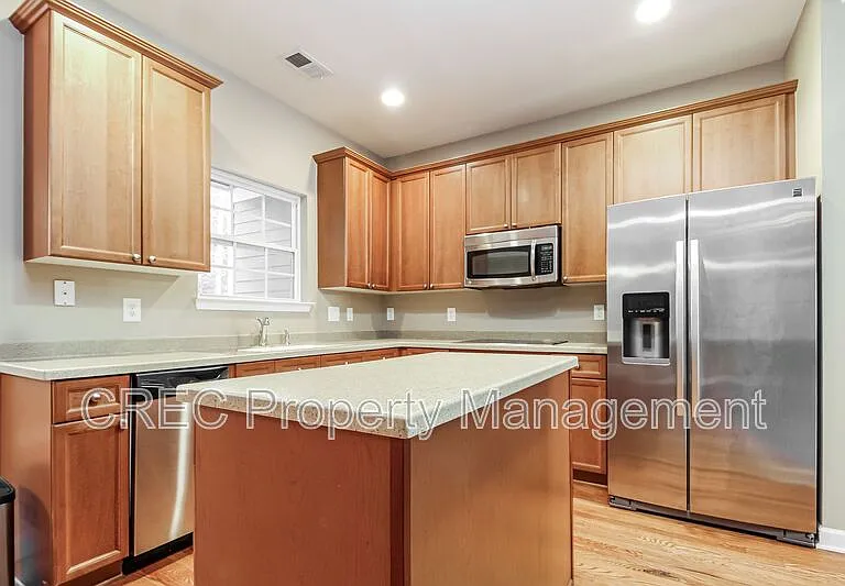 3533 Claremont St — Photo 10