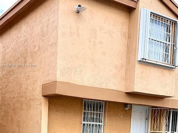2nd image of 1701 W 42nd Pl APT 10