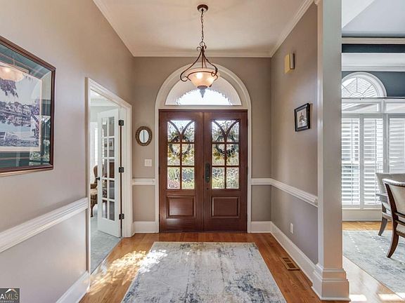 5th image of 380 Fairway Cir