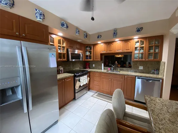 1101 SW 128th Ter APT 411C, Pembroke Pines, FL 33027