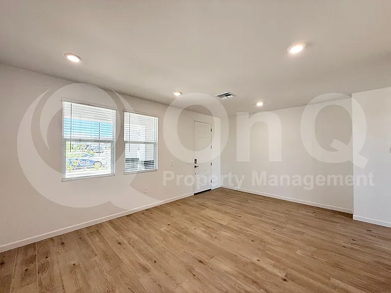 10042 S 23rd Ln — Photo 6