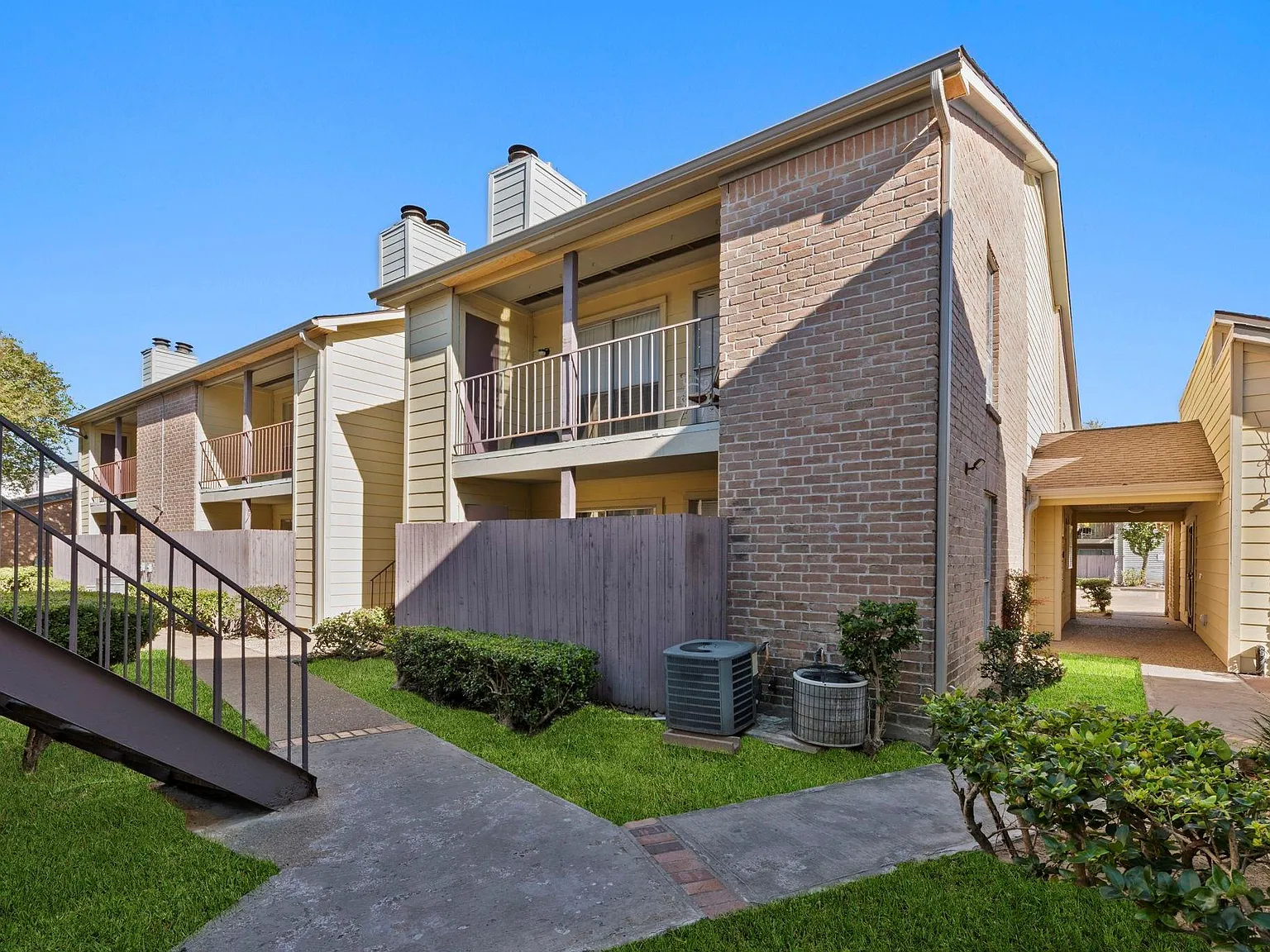 1 bed, 1.0 bath, 684 sqft, $1,000 — Photo 4
