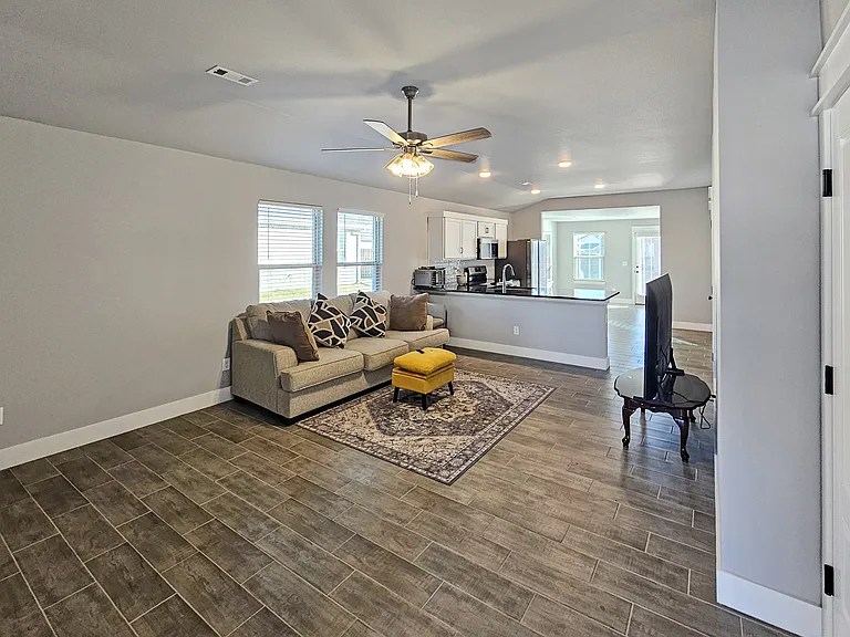 2091 Bluebonnet Ln — Photo 9