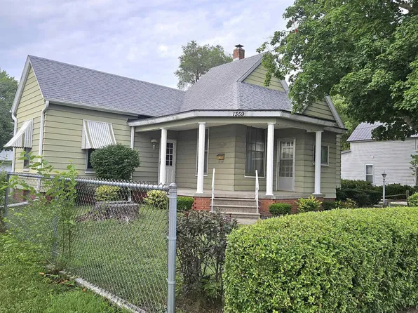1359 E Chestnut St, Canton, IL 61520