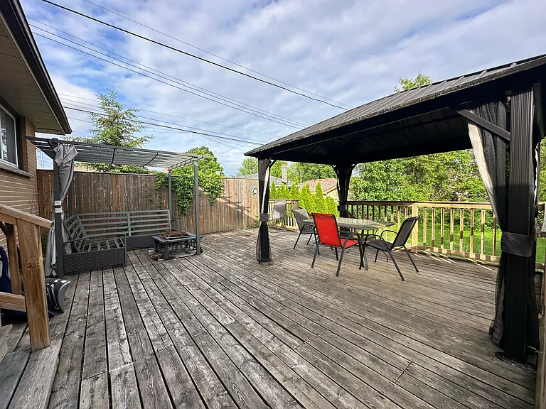549 Hillside St — Photo 17
