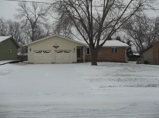 906 Spruce St, Yankton, SD 57078