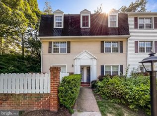 2852 S Wakefield St #B, Arlington, VA 22206