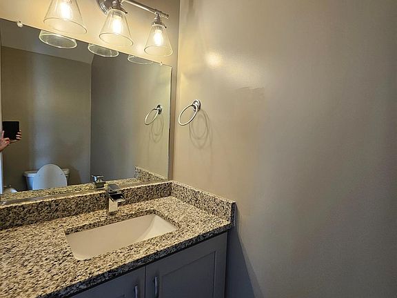 5th image of 44 Emanuel Ct