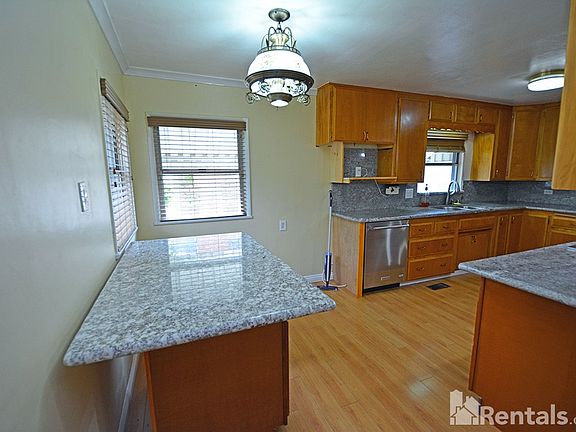 5th image of 2824 Orange Ave